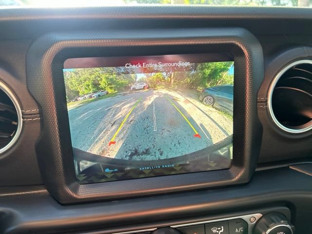Used 2022 Jeep Wrangler Unlimited Sahara AWD/4WD image 13