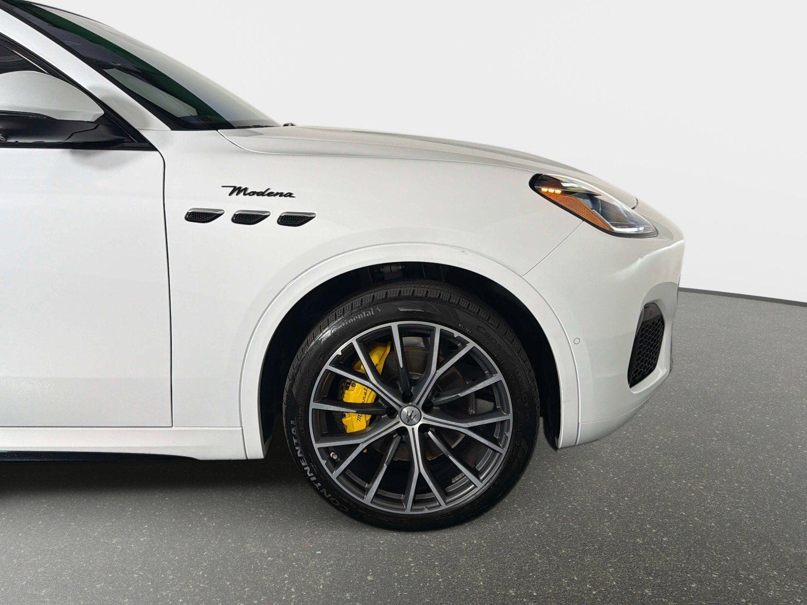 Used 2023 Maserati Grecale Modena AWD/4WD image 23