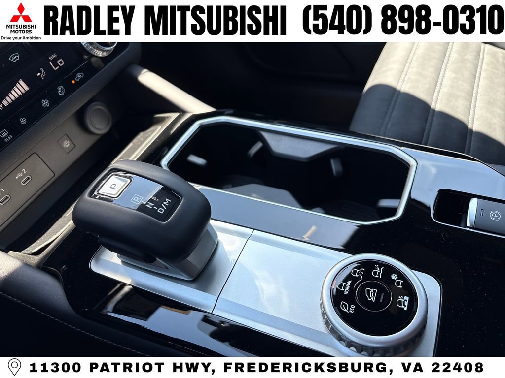 New 2026 Mitsubishi Outlander LE AWD/4WD image 11