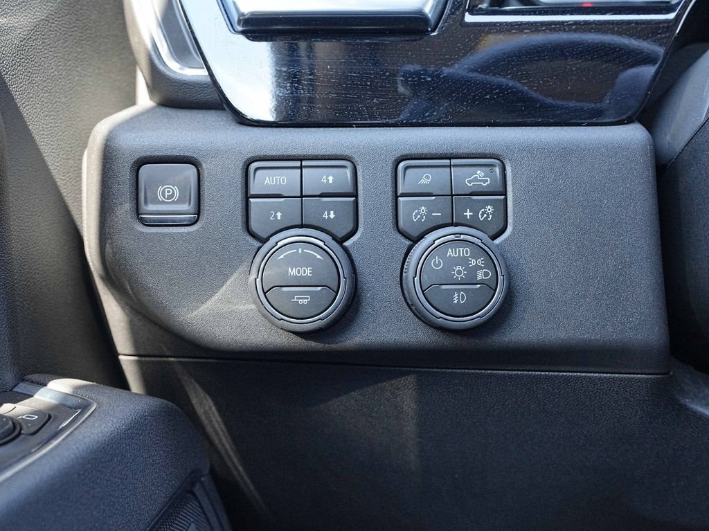 Used 2026 Chevrolet Silverado 3500 LTZ w/ LTZ Plus Package AWD/4WD image 39