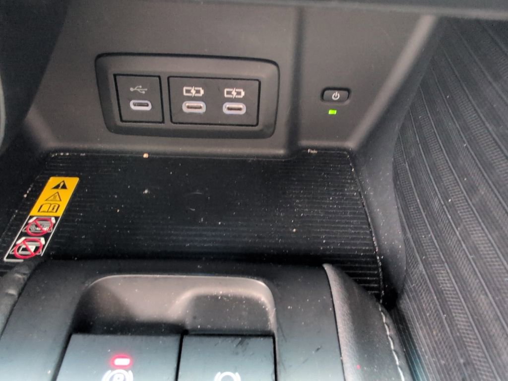 Used 2024 Toyota Venza Limited image 21