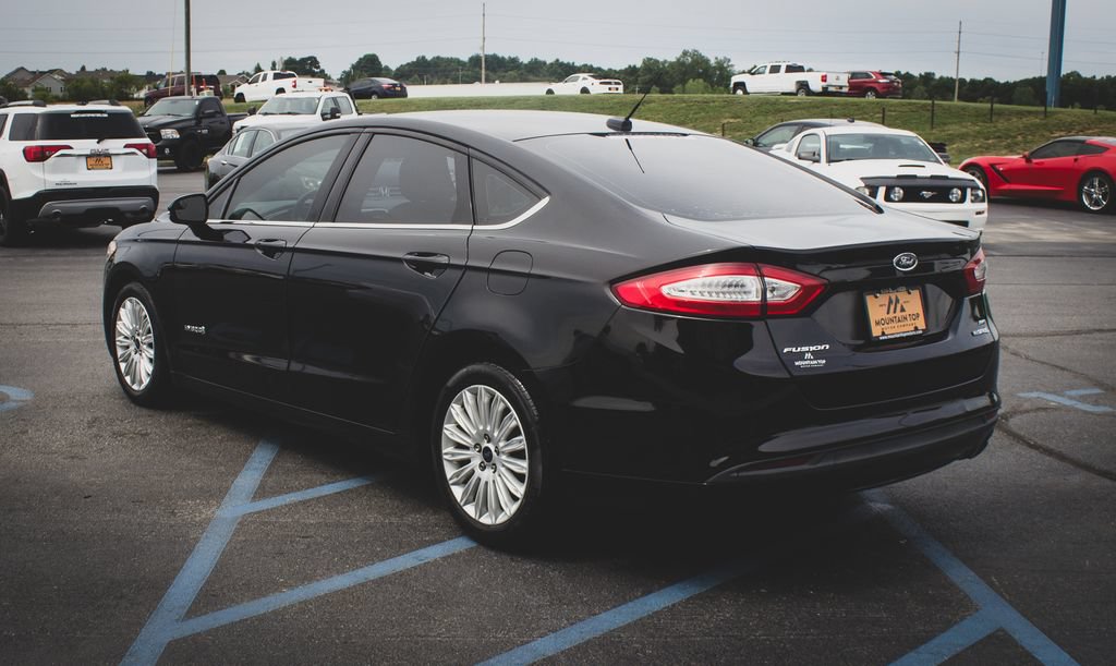 Used 2016 Ford Fusion SE FWD image 19