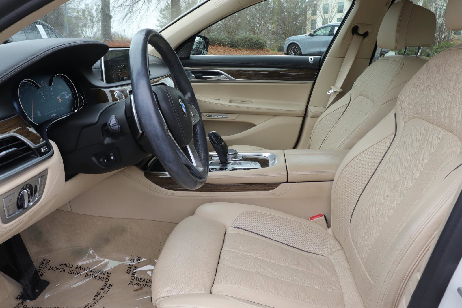 Used 2016 BMW 750i image 10