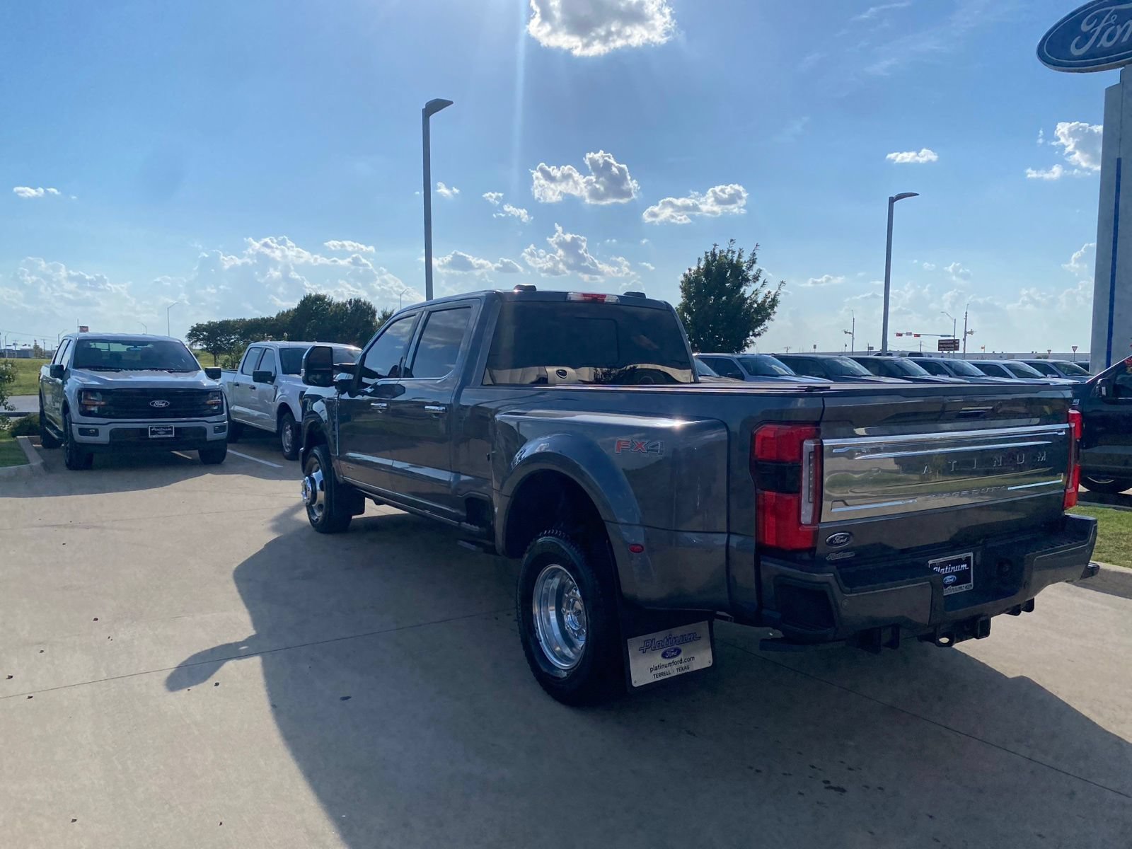 Used 2024 Ford F350 Platinum w/ FX4 Off-Road Package AWD/4WD video 3