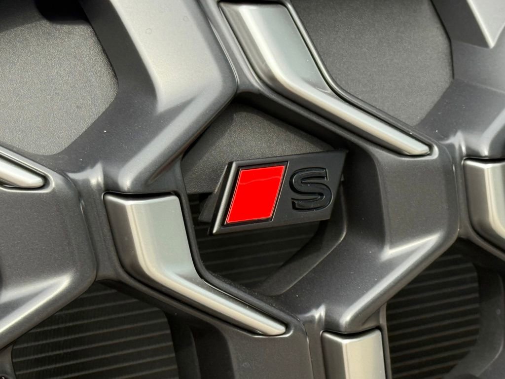 New 2025 Audi SQ5 Prestige image 40