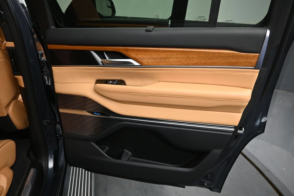 Used 2025 Jeep Grand Wagoneer Series III w/ Rear Seat Video Group 1 AWD/4WD image 15