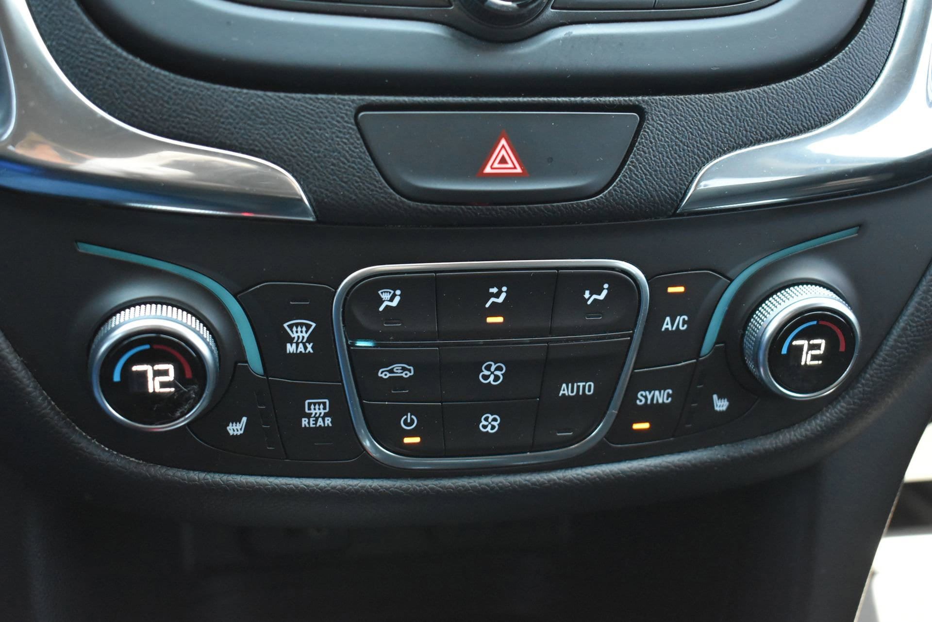 Used 2018 Chevrolet Equinox LT FWD image 31