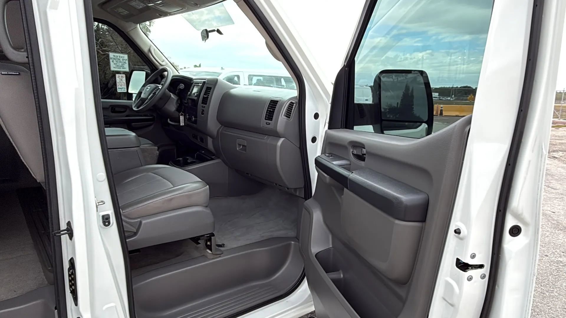 Used 2020 Nissan NV 3500 SV w/ Navigation Package image 19