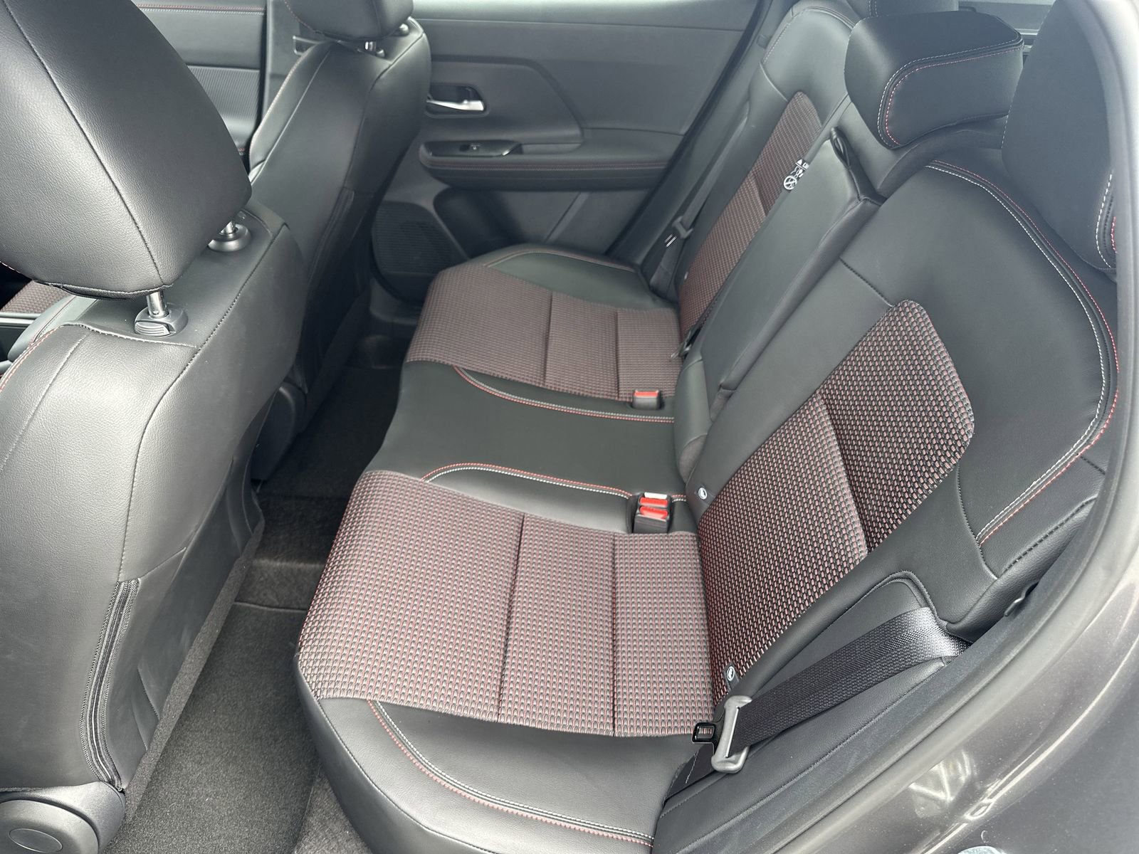 New 2025 Nissan Kicks SR image 19