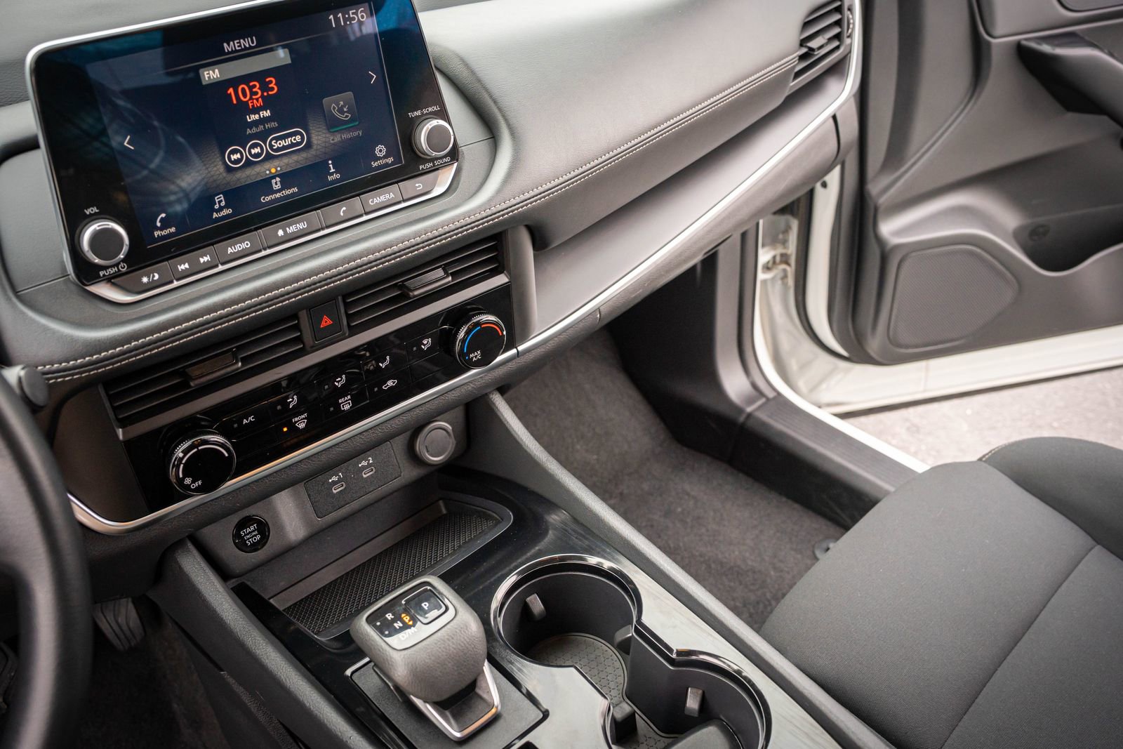 Used 2024 Nissan Rogue S image 26