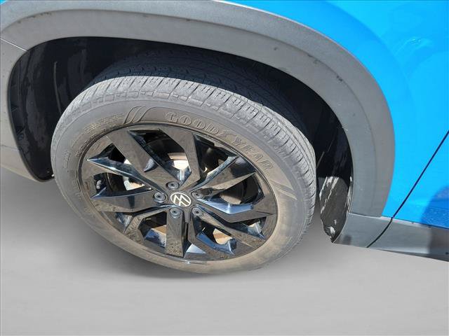 Used 2023 Volkswagen Taos SE w/ Black Wheel Package FWD image 9