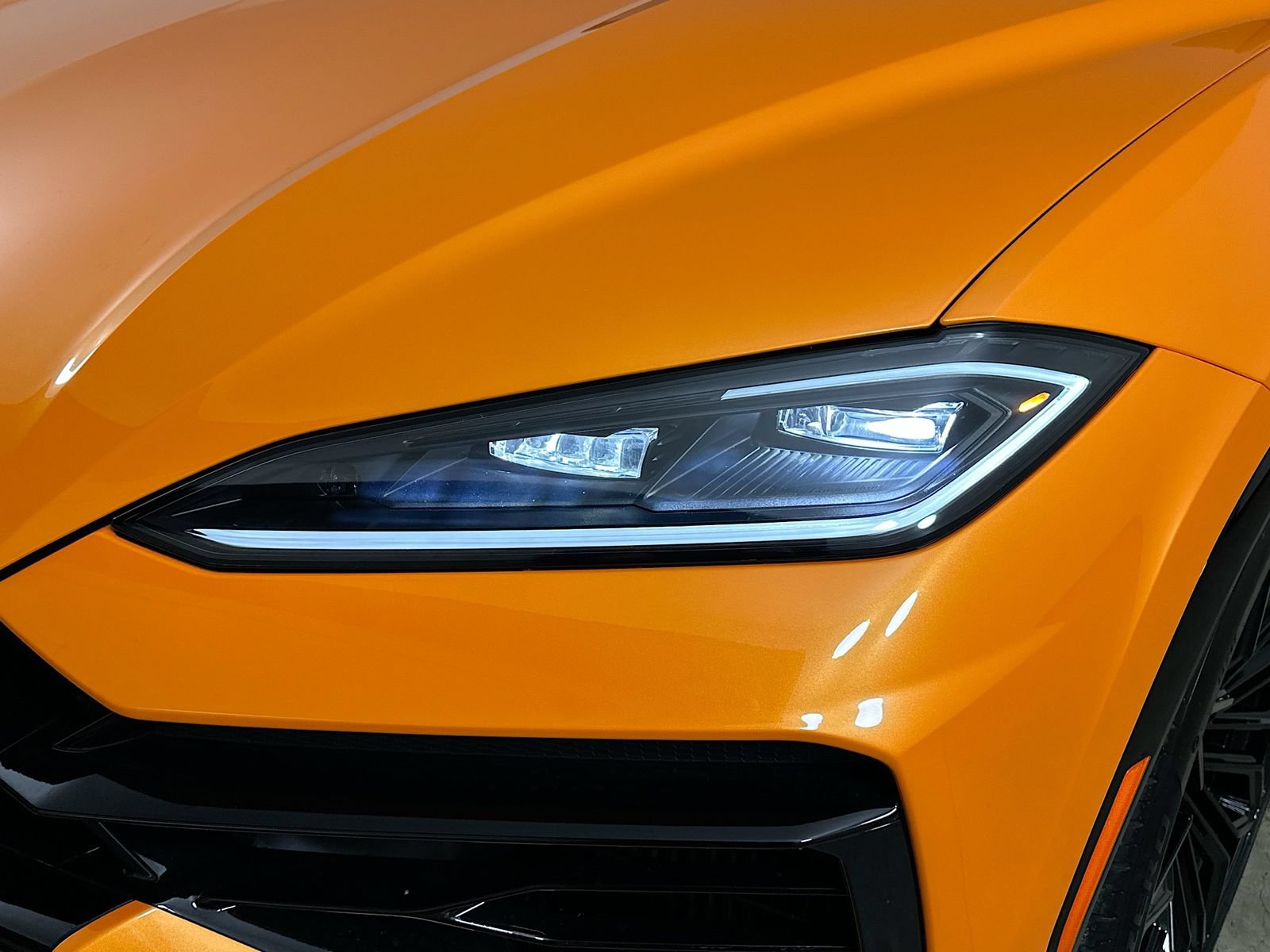 Used 2025 Lamborghini Urus SE AWD/4WD image 57