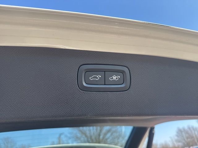 Used 2023 Volvo XC90 B6 Ultimate w/ Protection Package Premier image 37