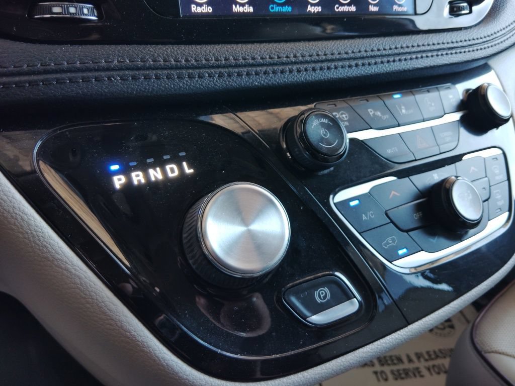 Used 2019 Chrysler Pacifica Limited w/ Advanced Safetytec Group FWD image 24