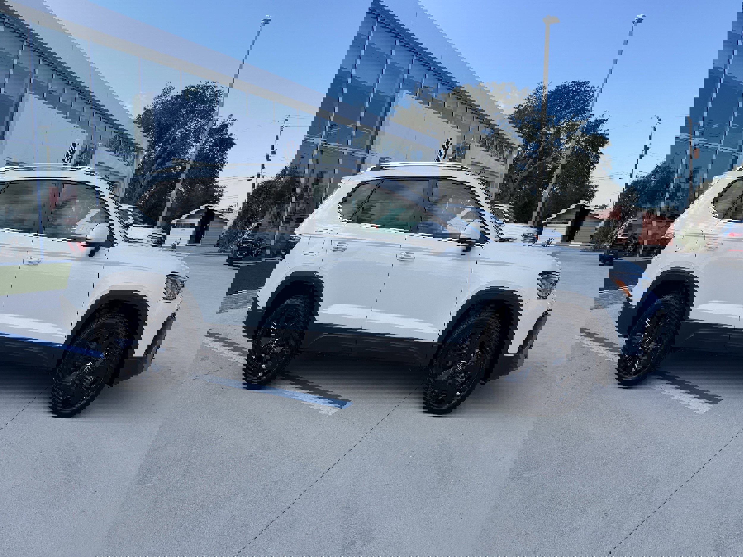 New 2026 Volkswagen Taos SE image 2