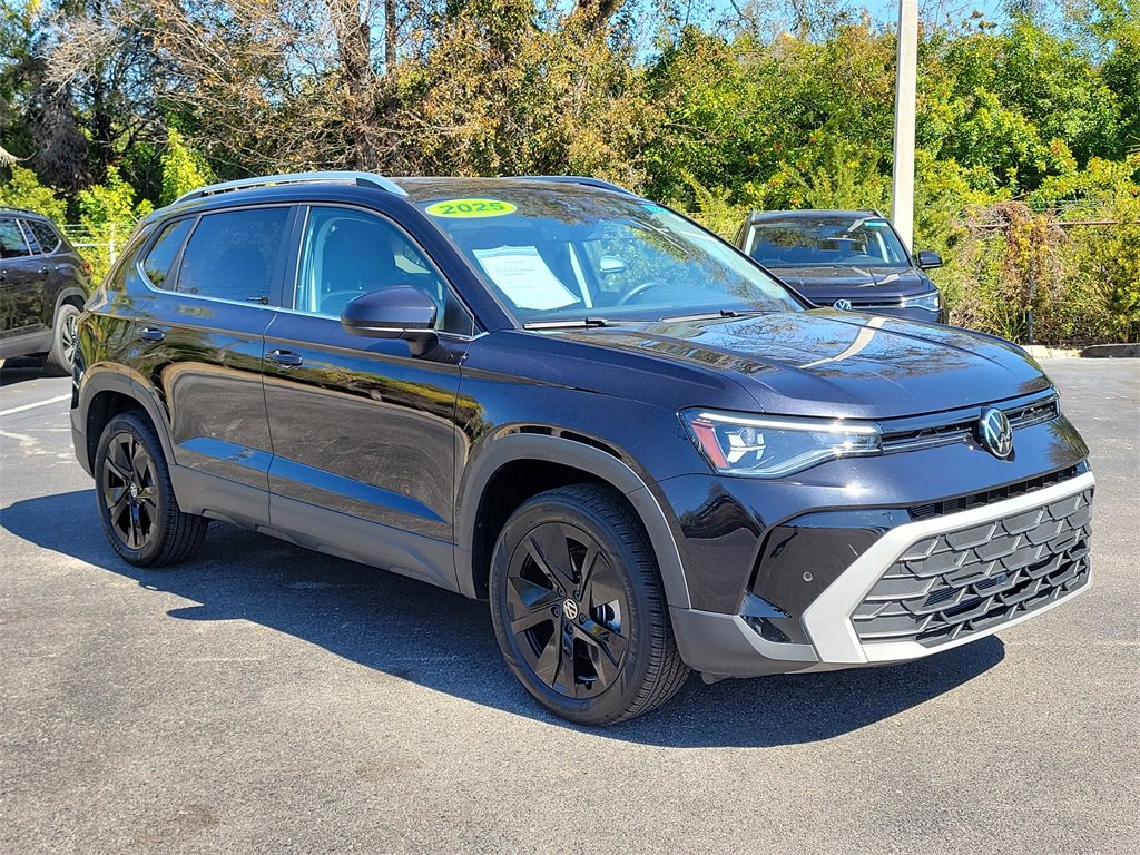 Certified 2025 Volkswagen Taos SE image 2