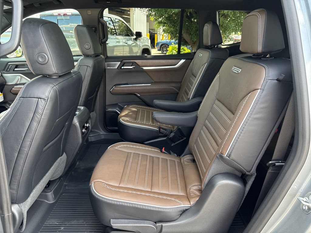 New 2026 GMC Acadia Denali Ultimate w/ LPO, Floor Liner Package AWD/4WD image 38