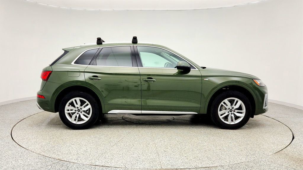 Used 2024 Audi Q5 2.0T Premium w/ Convenience Package image 3