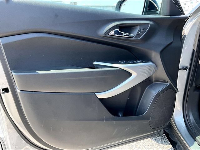 Used 2025 Chevrolet Trax RS w/ Driver Confidence Package FWD image 9