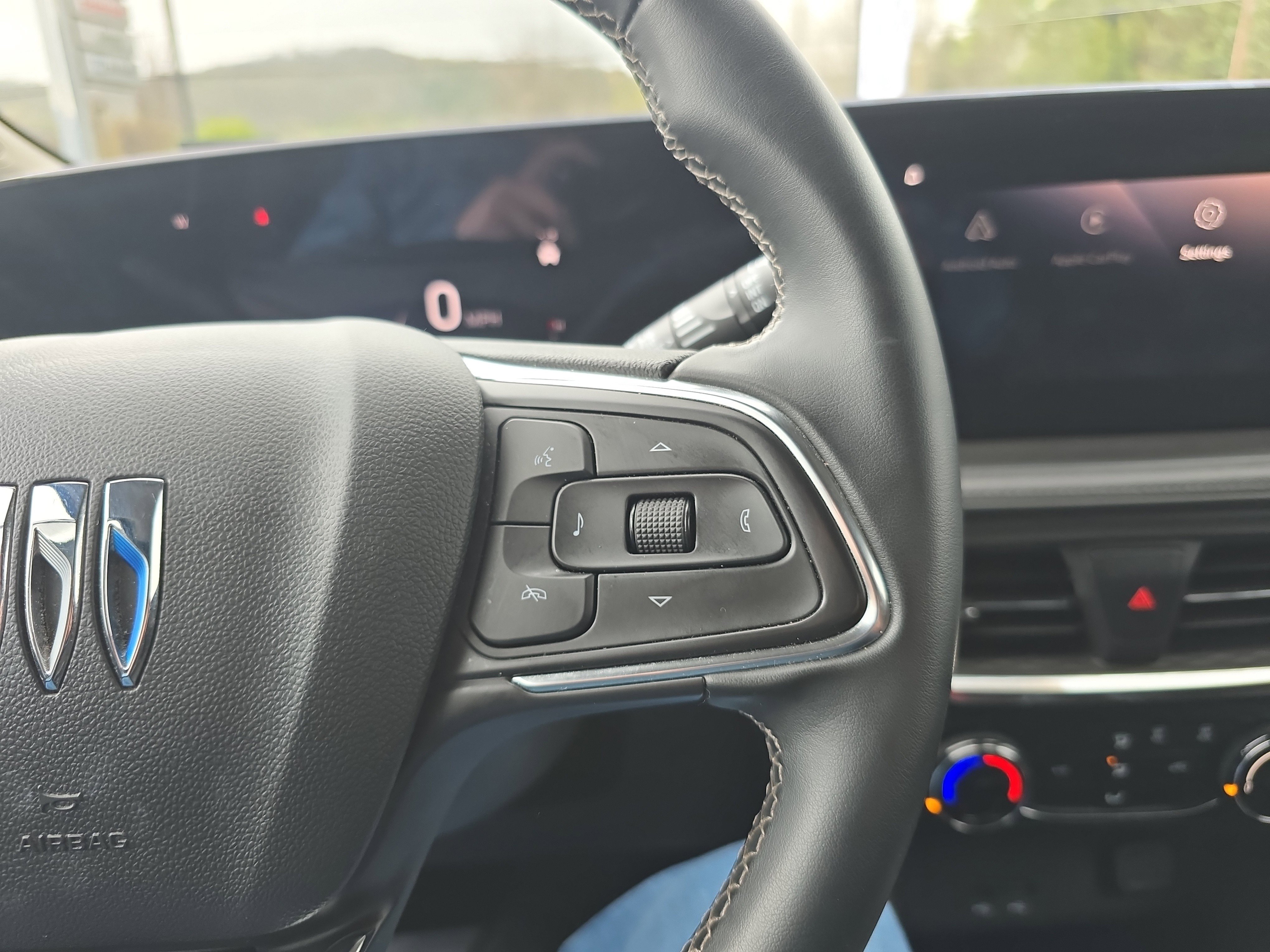 Used 2024 Buick Encore GX Preferred FWD image 21