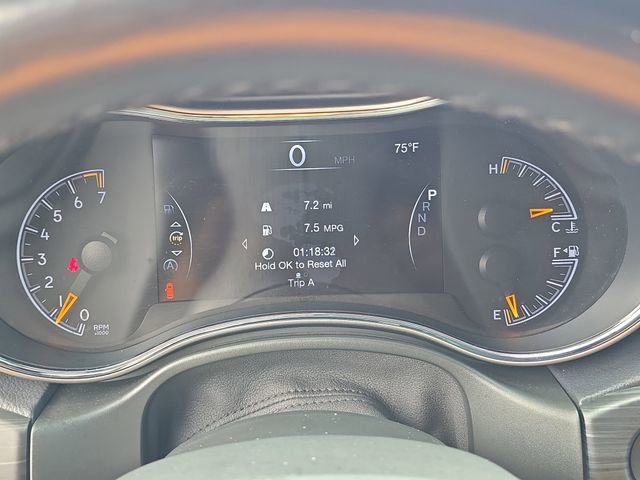 Used 2021 Jeep Grand Cherokee Laredo image 32