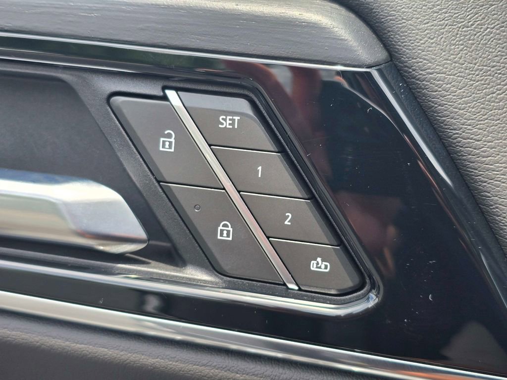 Used 2025 GMC Yukon Denali AWD/4WD image 29