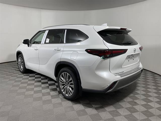 New 2026 Toyota Highlander Platinum AWD/4WD image 5