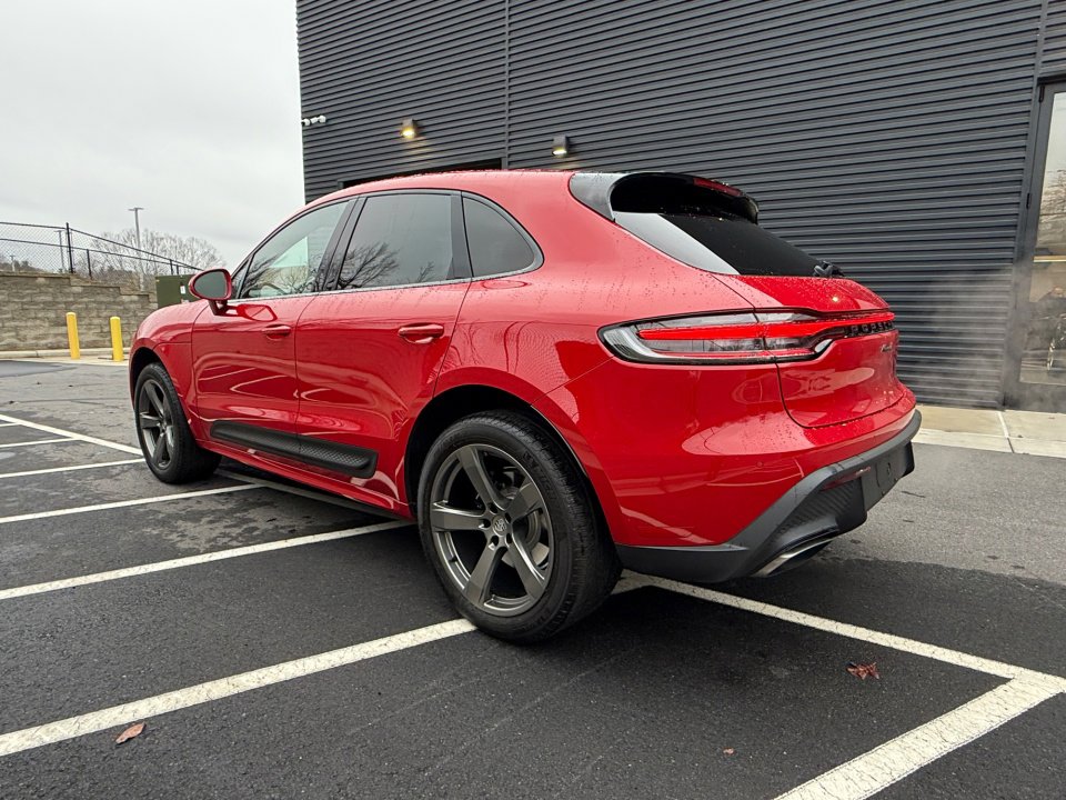 Certified 2025 Porsche Macan image 3