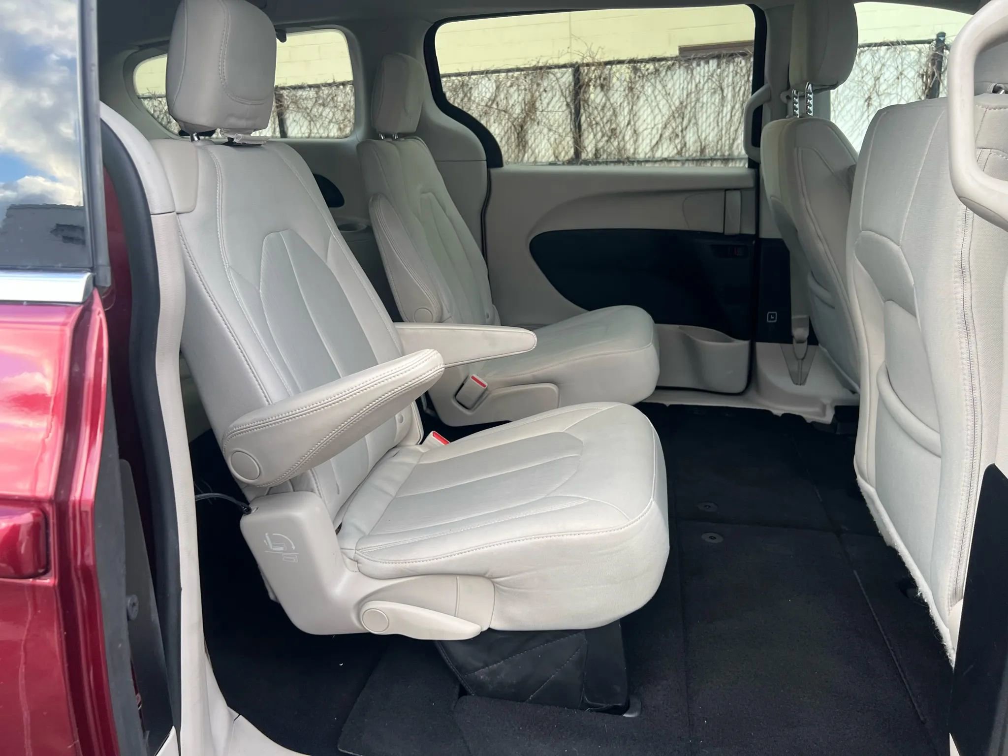 Used 2017 Chrysler Pacifica LX image 32