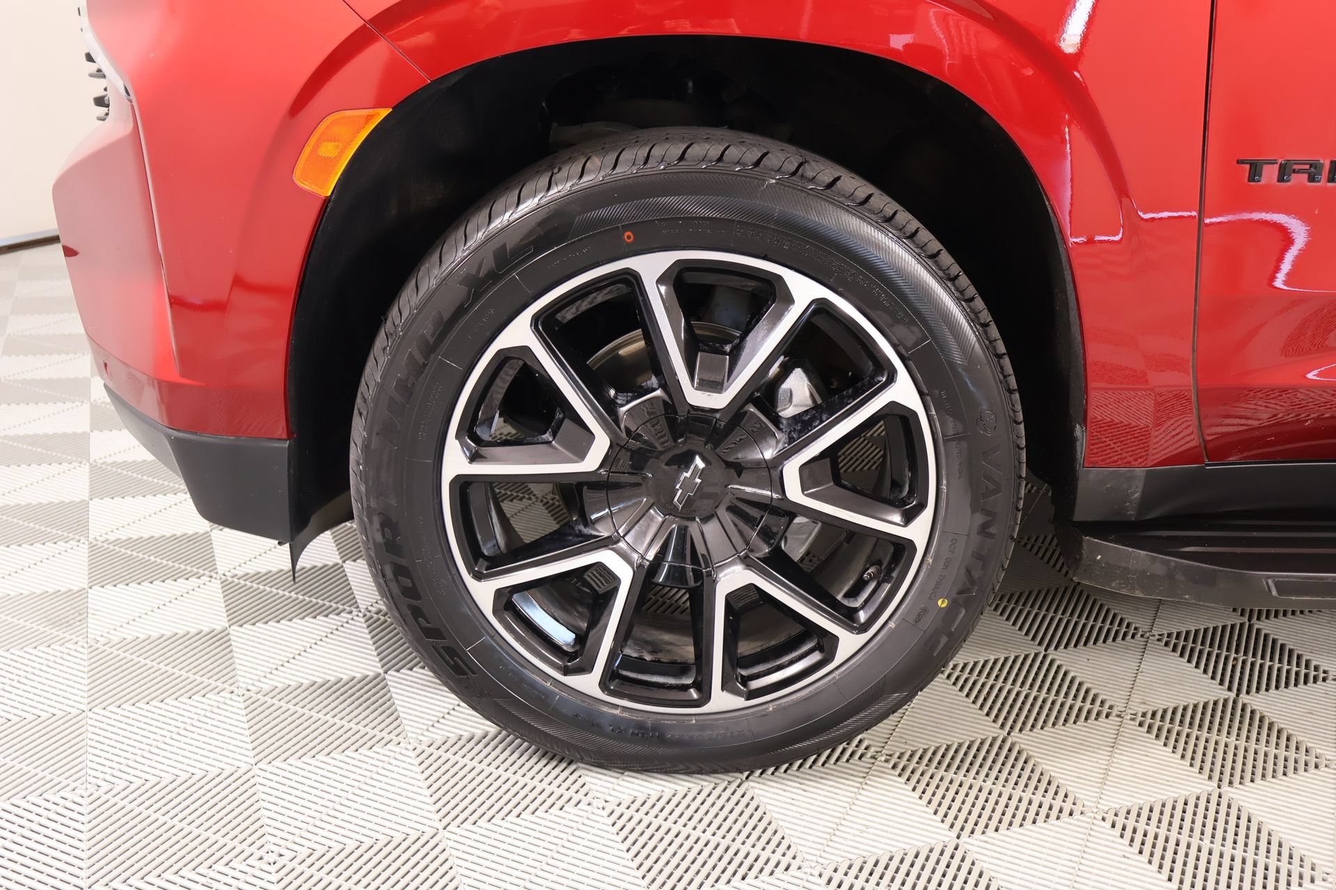 Used 2024 Chevrolet Tahoe RST w/ Luxury Package AWD/4WD image 18