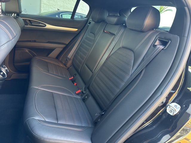 Used 2025 Alfa Romeo Stelvio Sprint image 17