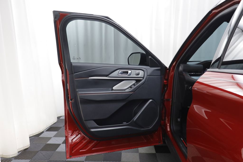 Used 2025 Ford Explorer ST w/ Sun And Sound Package image 4