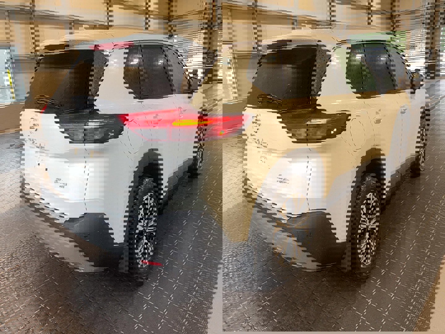 Used 2022 Nissan Rogue SV w/ SV Premium Package image 19