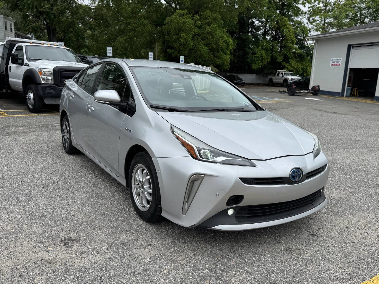 Used 2019 Toyota Prius LE AWD/4WD image 4