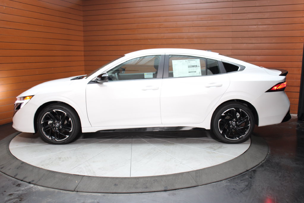 New 2027 Nissan Sentra SR w/ Floor Mat Package FWD image 21