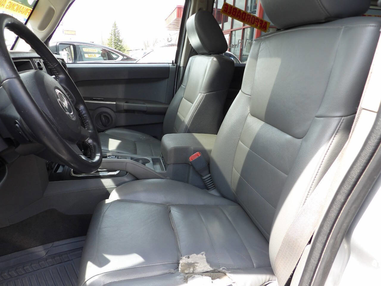 Used 2007 Jeep Commander Sport image 9