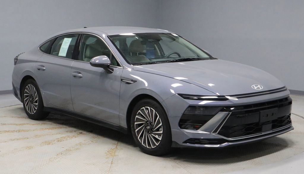 Certified 2025 Hyundai Sonata SEL image 1
