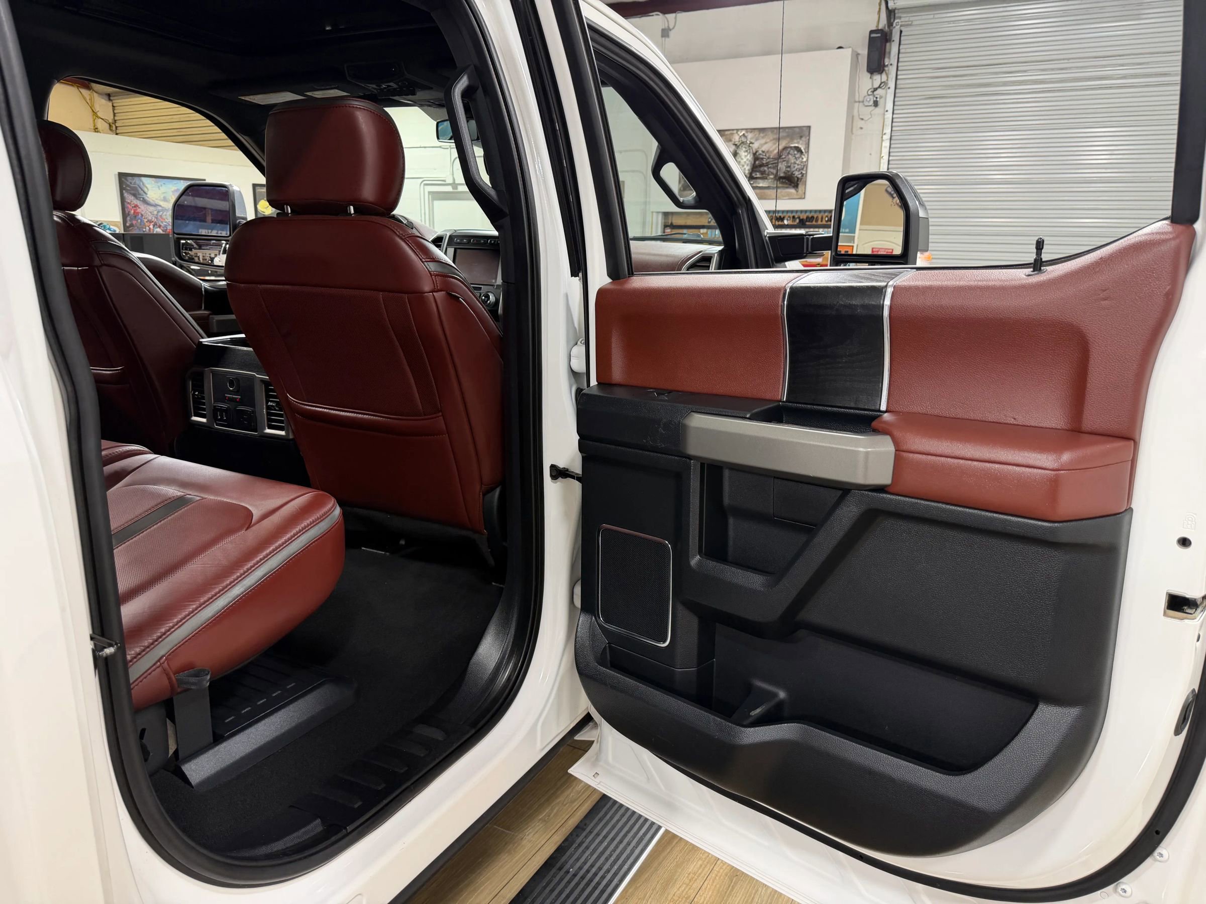 Used 2019 Ford F350 Platinum w/ Platinum Ultimate Package AWD/4WD image 16