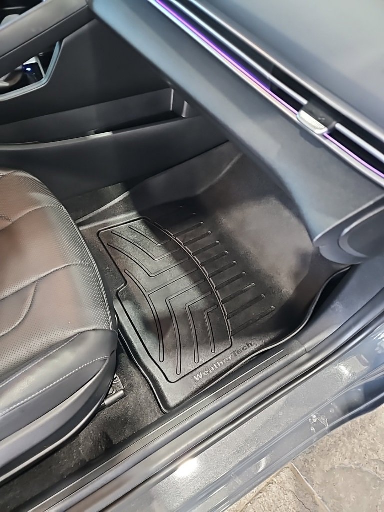 Used 2023 Hyundai Elantra Limited image 14