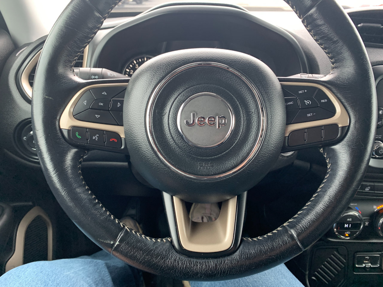 Used 2017 Jeep Renegade Limited image 18