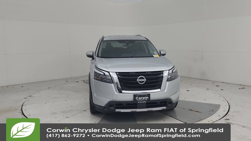 Used 2025 Nissan Pathfinder SL image 4