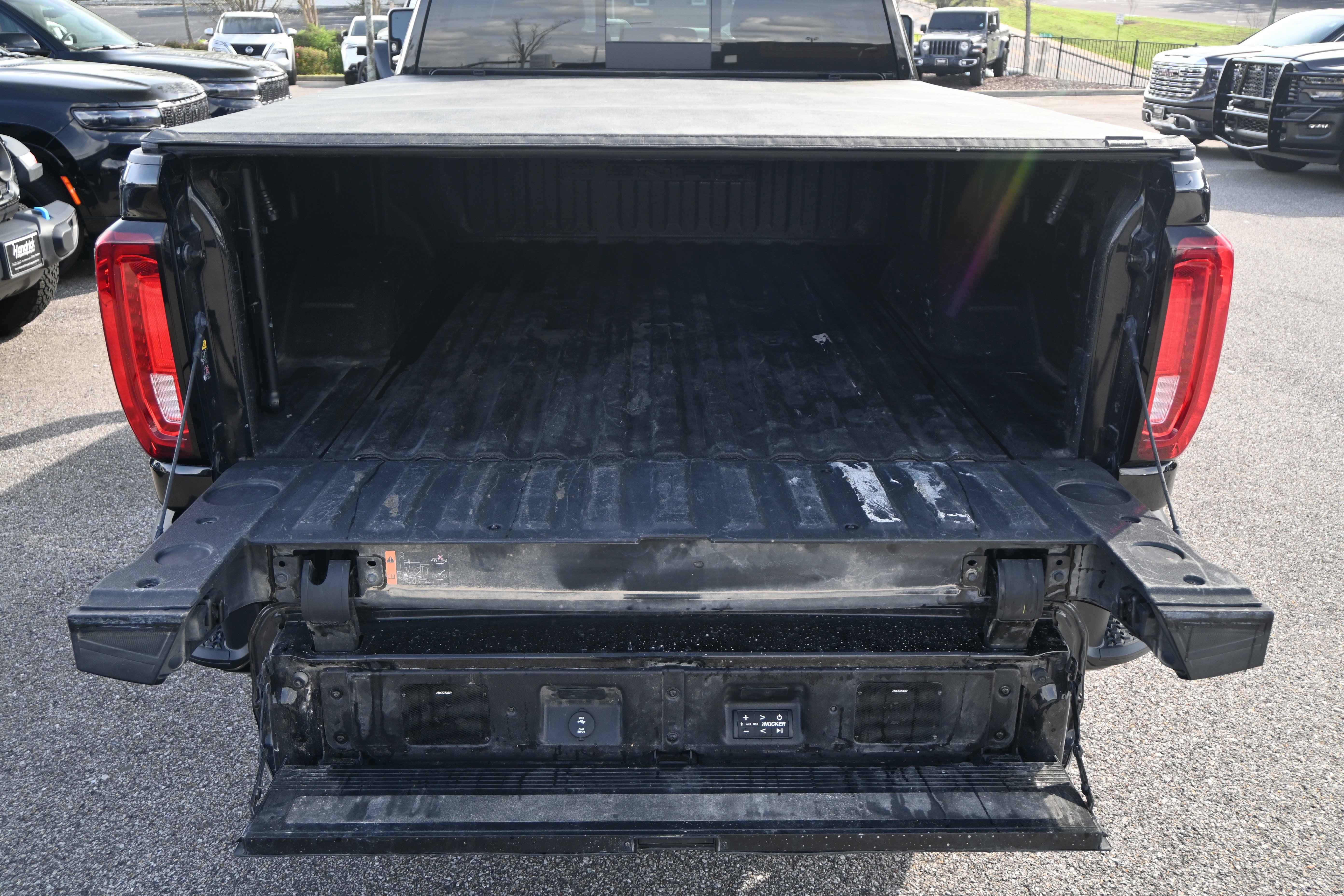 Used 2021 GMC Sierra 2500 Denali w/ Denali Black Diamond Edition image 14