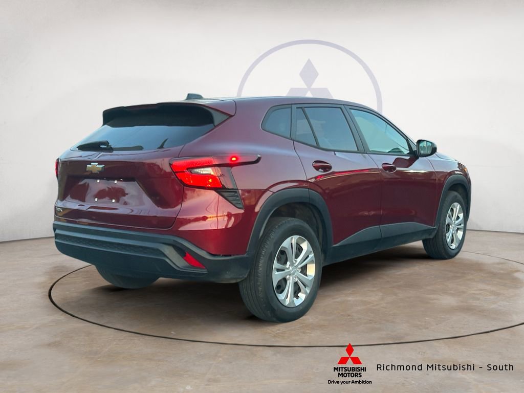 Used 2024 Chevrolet Trax LS image 3