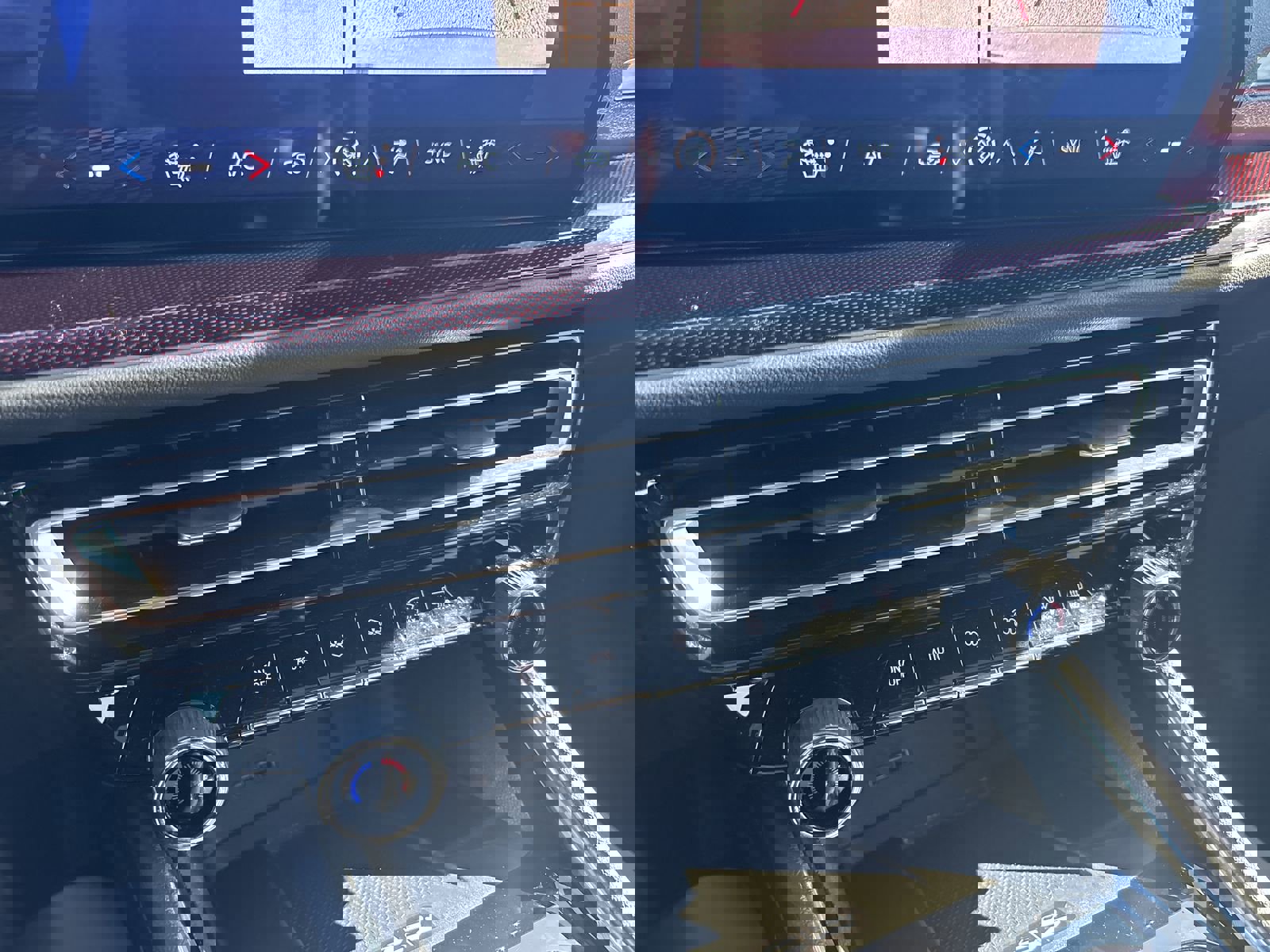 Used 2024 Chevrolet Traverse Z71 image 21