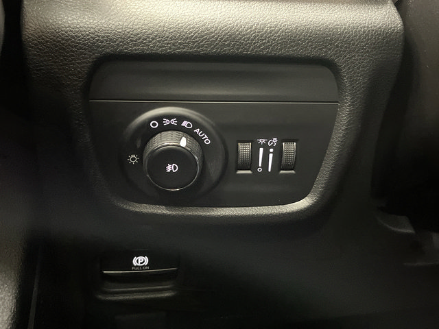 New 2025 Jeep Grand Cherokee Limited w/ Black Appearance Package AWD/4WD image 25