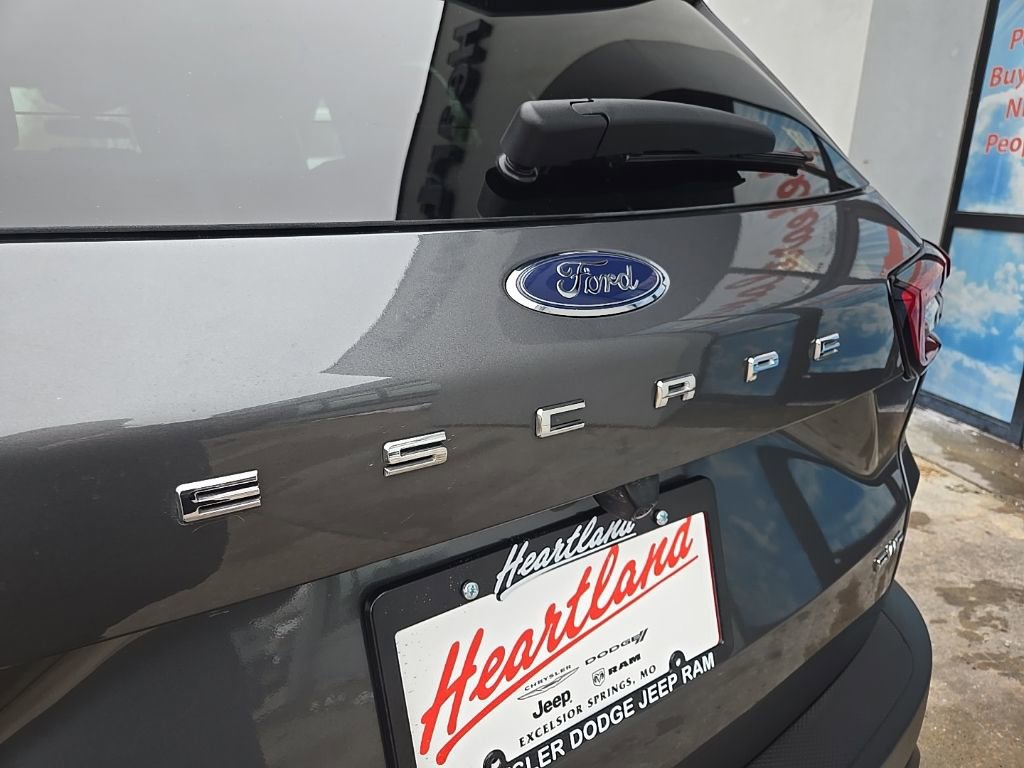 Used 2025 Ford Escape ST-Line image 19