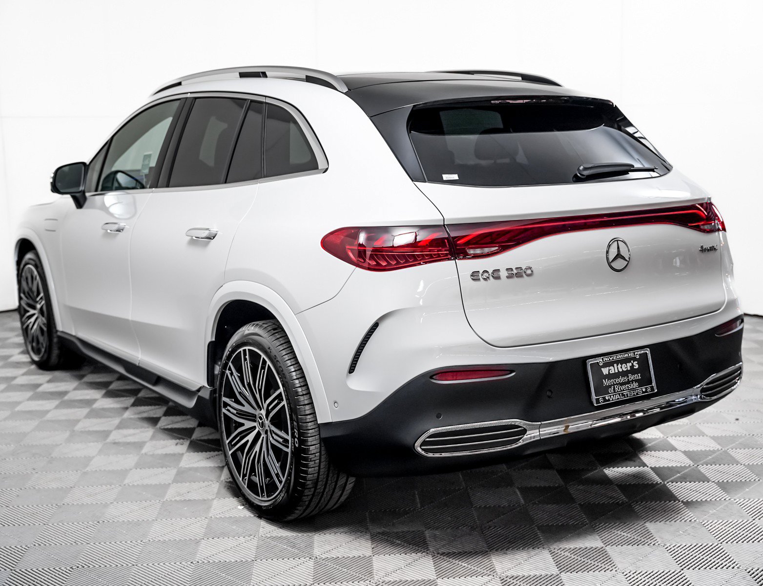 New 2026 Mercedes-Benz EQE 320 4MATIC SUV image 2