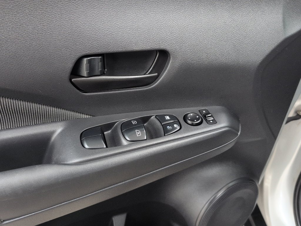 Used 2018 Nissan Kicks S image 7