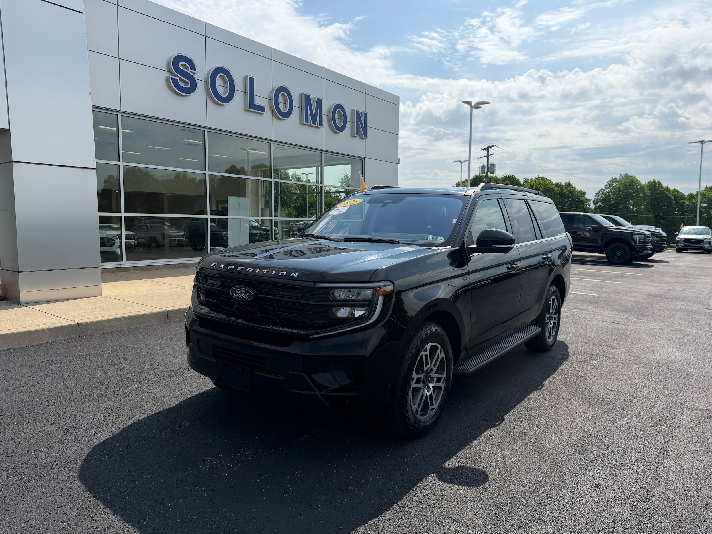 Certified 2025 Ford Expedition Active AWD/4WD image 2