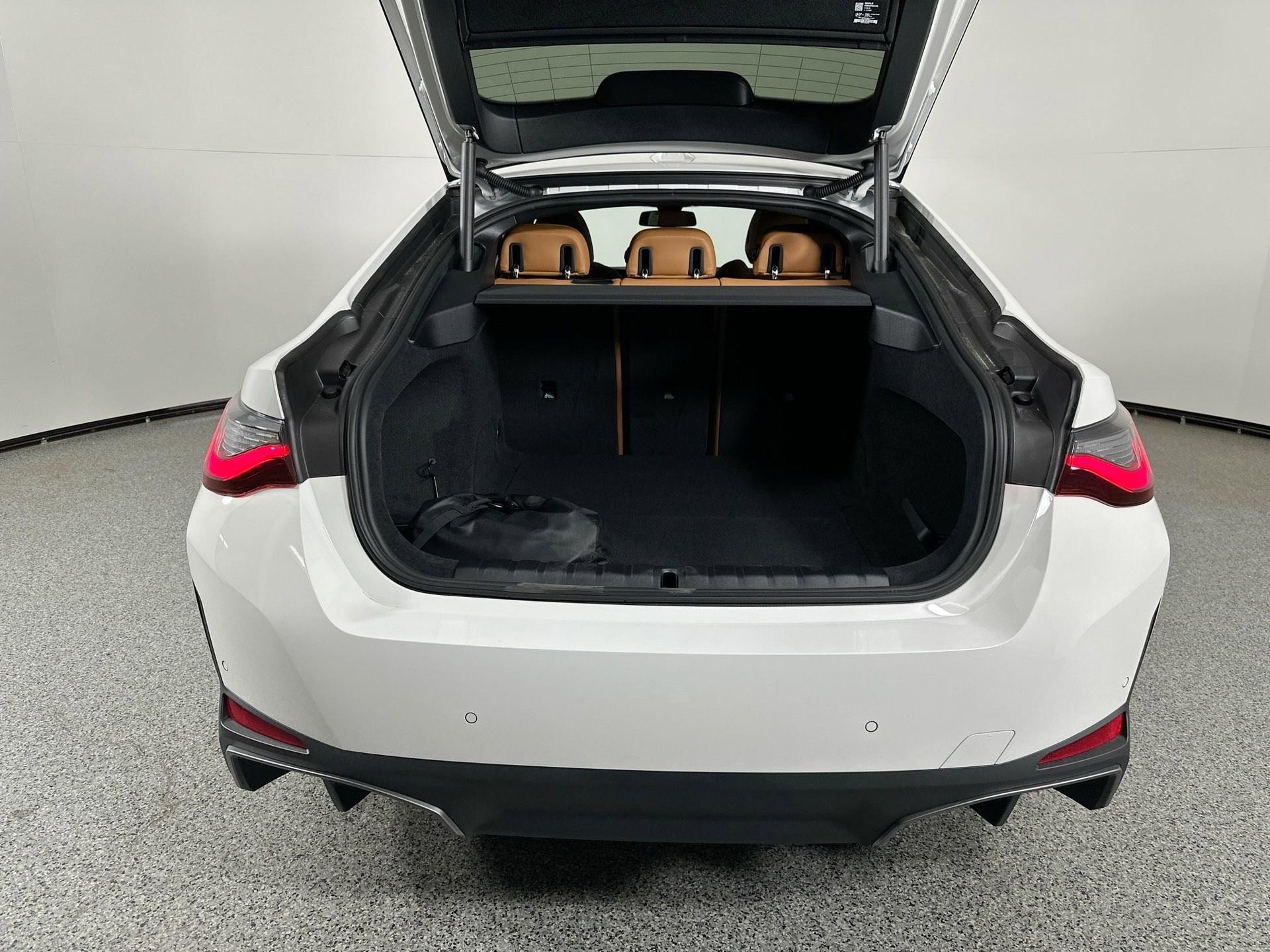 Used 2025 BMW i4 xDrive40i w/ Parking Assistance Package image 23